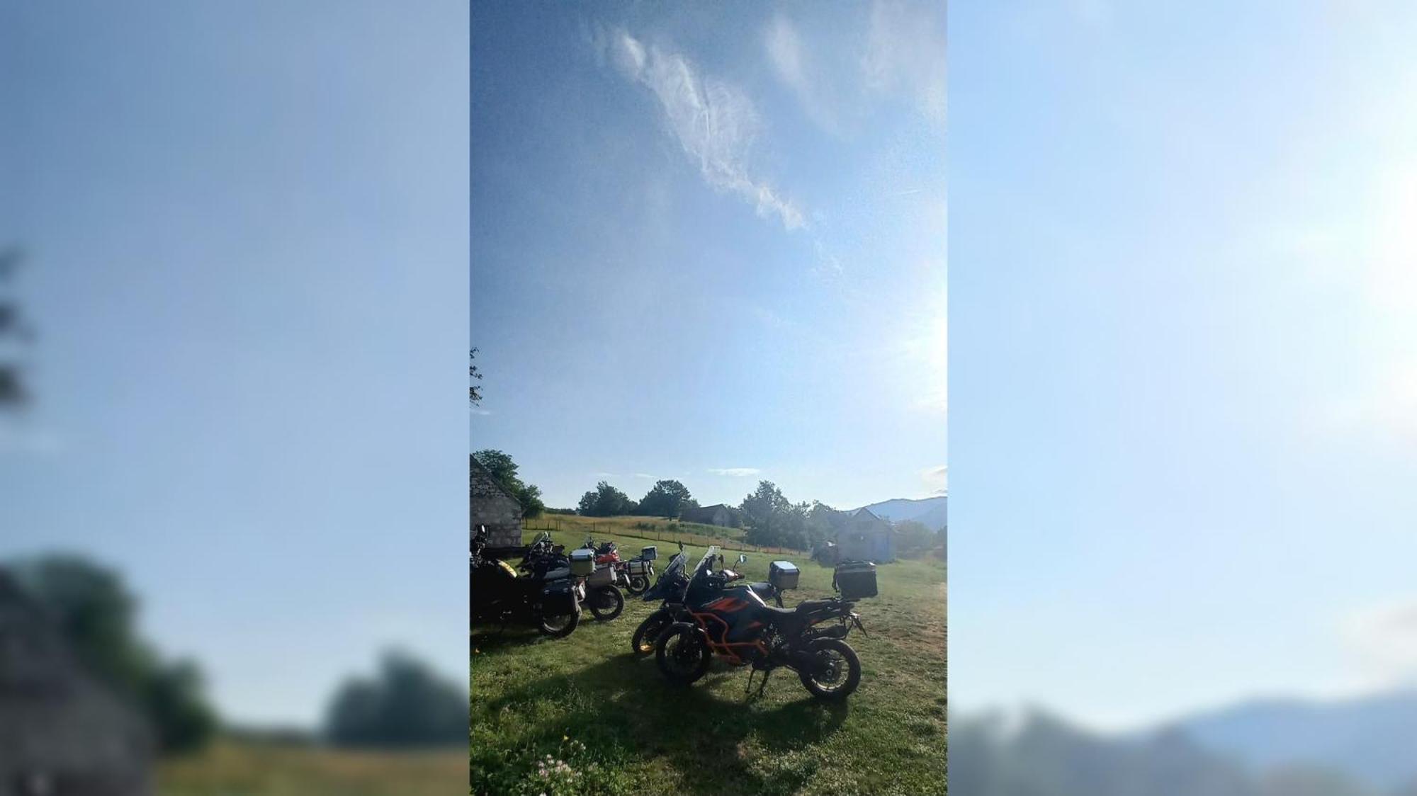 Rural Resort Tron Pluzine Luaran gambar