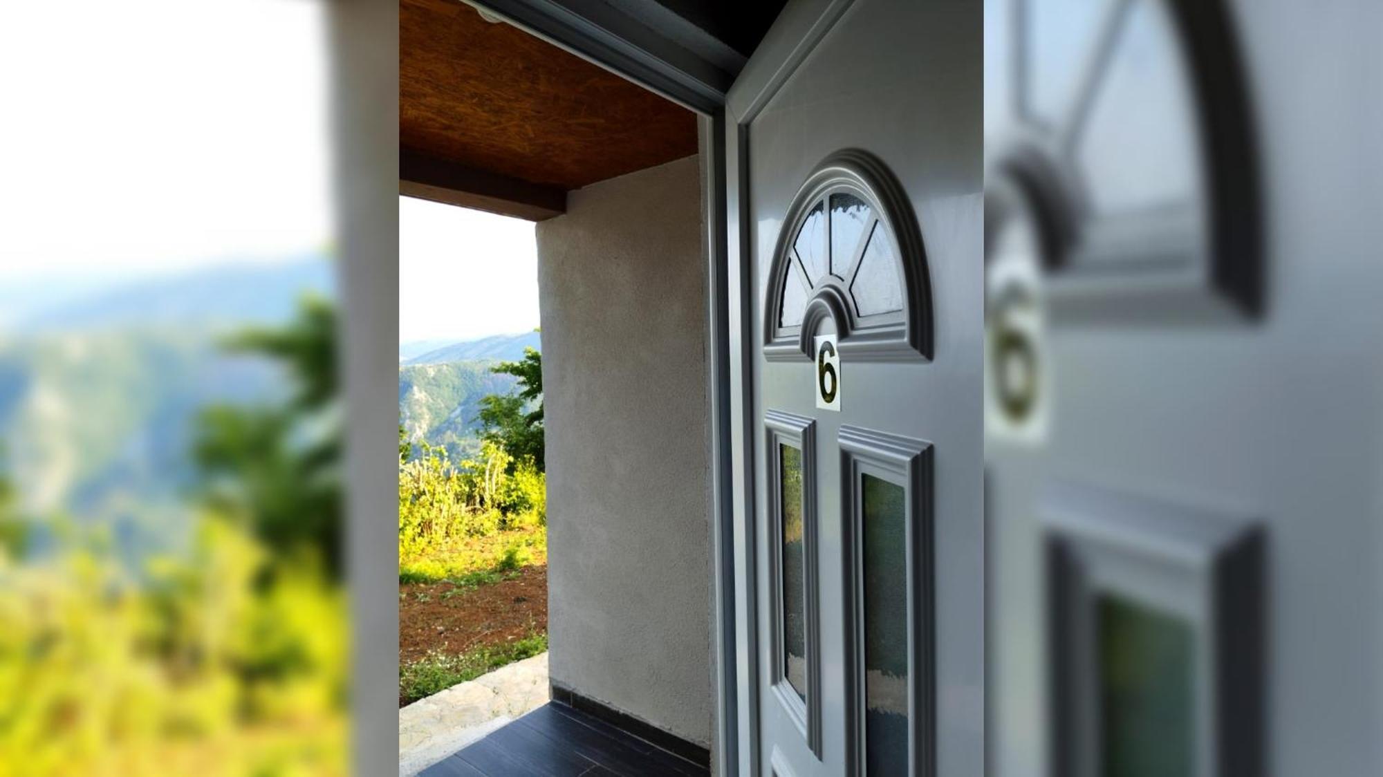 Rural Resort Tron Pluzine Bilik gambar